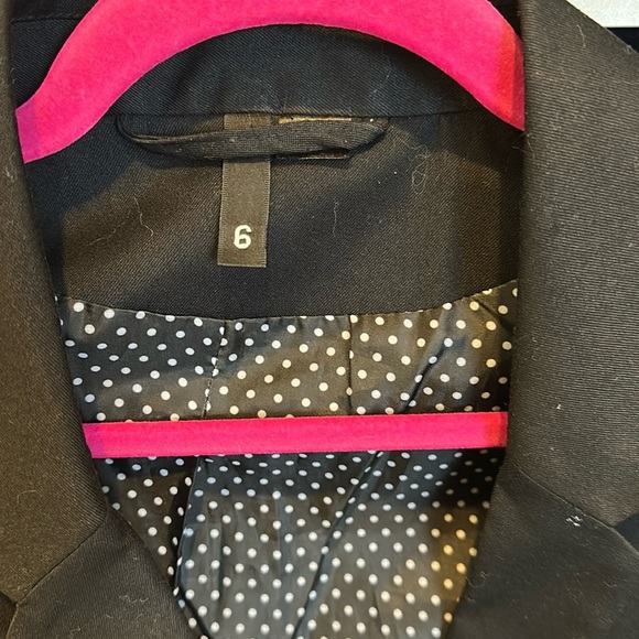 Divided by H&M black one button 2 pocket cropped blazer size 6 - Picture 3 of 4